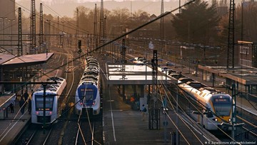 Pejabat Eropa Naik Transportasi Umum, Pengamat Sebut Cermin Kesetaraan