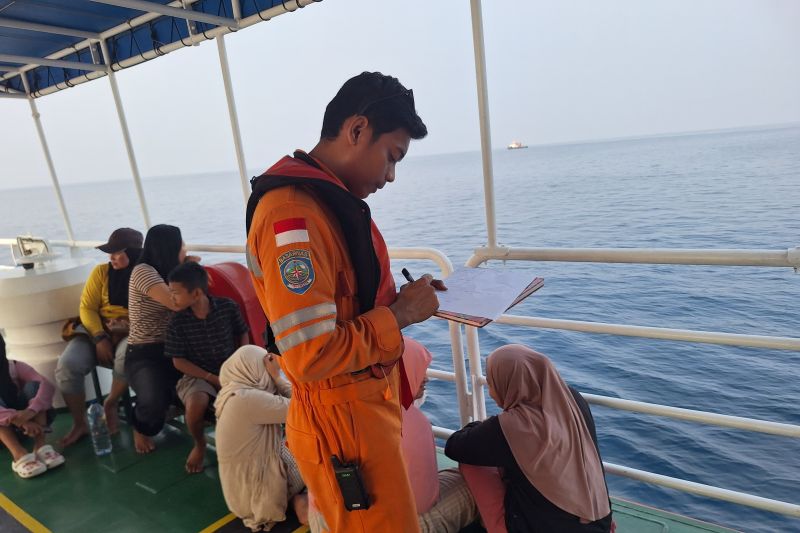 Tim SAR Evakuasi 19 Penumpang Longboat Mati Mesin di Perairan Banggai Kepulauan, Semua Selamat