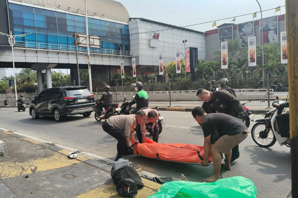 Pemotor 24 Tahun Tewas Tabrak Pembatas Underpass Pondok Indah