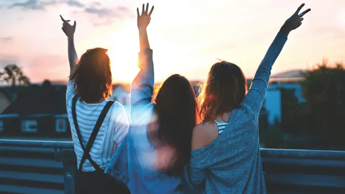 Gaya Hidup Gen Z Jakarta: Anak Senopati vs Mbak-Mbak SCBD