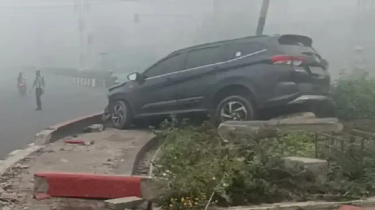 Kabut Asap Selimuti Sampit, Jarak Pandang Pagi di Bawah 20 Meter, Dishub Kotim Imbau Pengendara Kurangi Kecepatan
