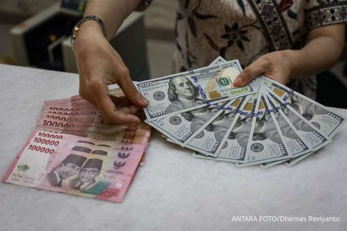 Rupiah Berpotensi Lanjut Melemah, Kenaikan Harga Minyak Jadi Penekan