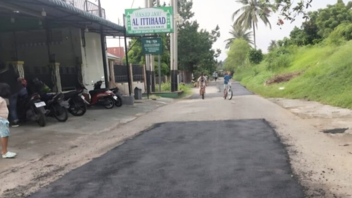 Dinas PUPR Kota Padang Tambal Jalan di Tanjung Aur dan Simpang Maut Tabing demi Keamanan Berkendara