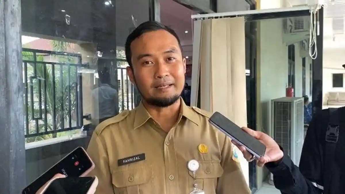 DLH Pangkalpinang Pasang Jaring Penjaring Sampah di Aliran Sungai Rangkui Usai Hujan Deras