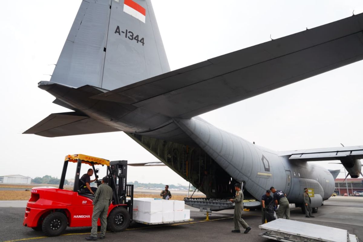 TNI AU Kirim 4,6 Ton Dry Ice Pakai Dua Hercules, Operasi Modifikasi Cuaca untuk Urai Asap Karhutla