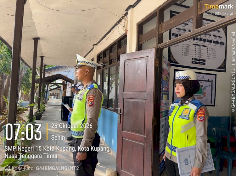 Polda NTT Edukasi 7 Pesan Keselamatan Berlalu Lintas ke Pelajar SMP Negeri 15 Kupang