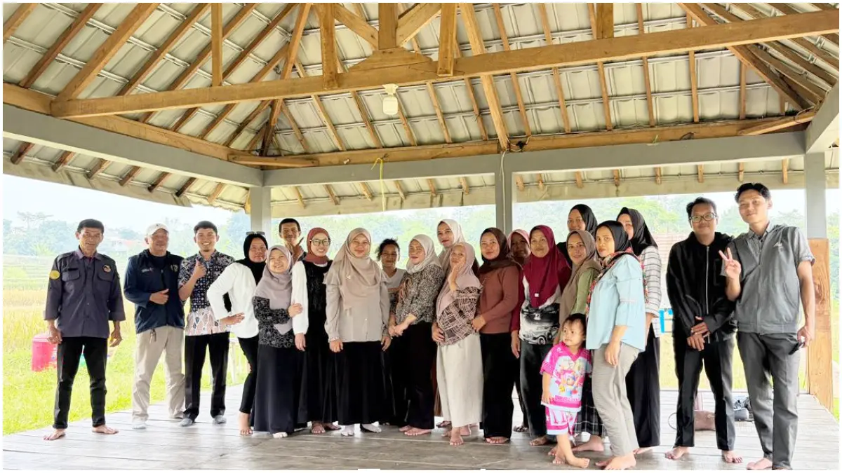 Prodi Ekowastata SV IPB University Latih Puluhan Warga Mulyaharja Bogor Kelola Konten Digital Kampung Wisata