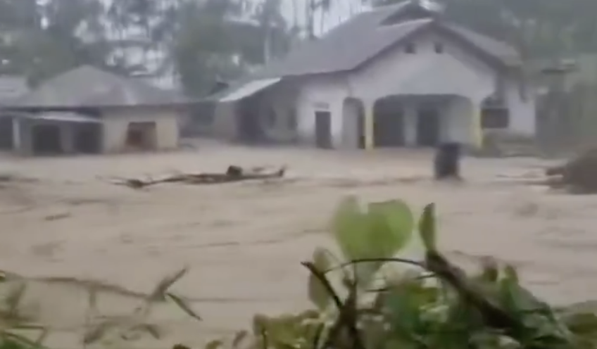 Hujan Deras Guyur Pidie Jaya, Banjir Kembali Rendam Permukiman di Alue Keutapang dan Ulee Gle