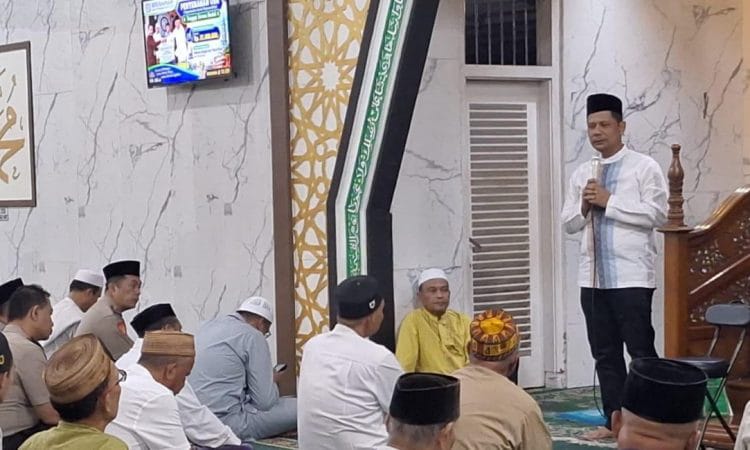 Kapolresta Manado Sambangi Masjid Nurul Huda Ketang Baru Saat Subuh, Ajak Warga Aktif Jaga Kamtibmas