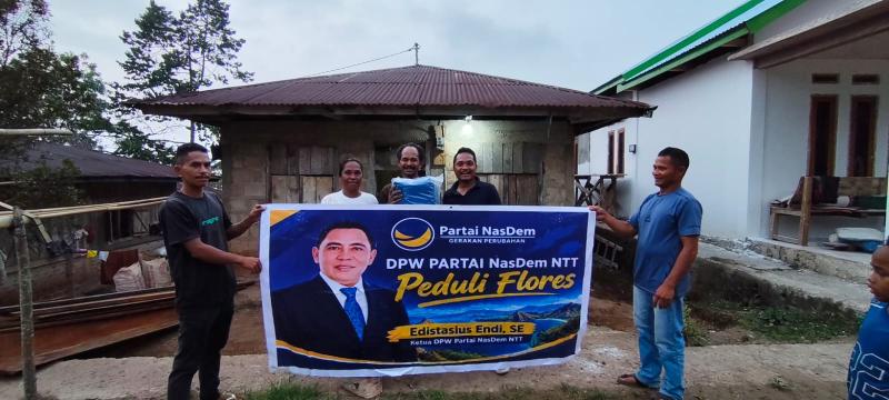 NasDem NTT Salurkan 100 Terpal ke Warga Terdampak Gempa Manggarai Barat, Empat Desa Jadi Prioritas
