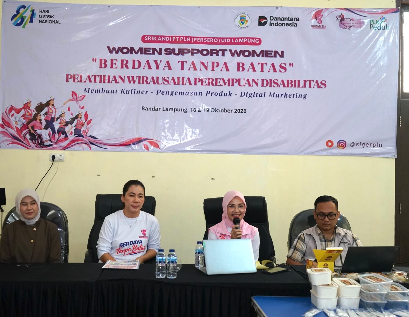 Srikandi PLN Lampung Latih 20 Perempuan Disabilitas Jualan Siomay-Dimsum lewat Pemasaran Digital