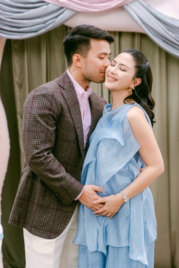 Jessica Mila Gelar Gender Reveal Anak Kedua, Tampil Anggun Berbusana Biru