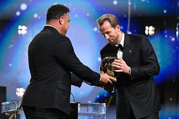 Harry Kane Menangi Ballon d'Or 2026, Terima Trofi dari Idola Masa Kecil Ronaldo