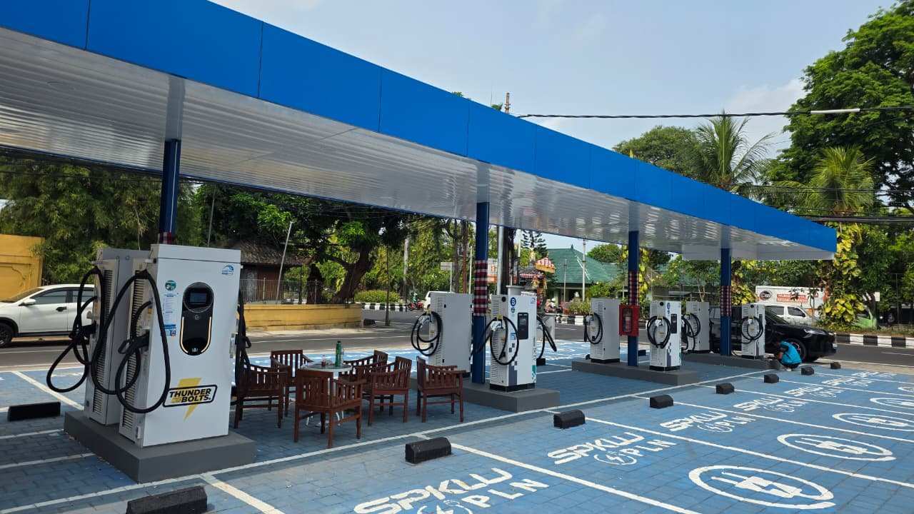PLN UP3 Bali Selatan Sambungkan Listrik 1.110 kVA untuk SPKLU Center Sudirman Denpasar