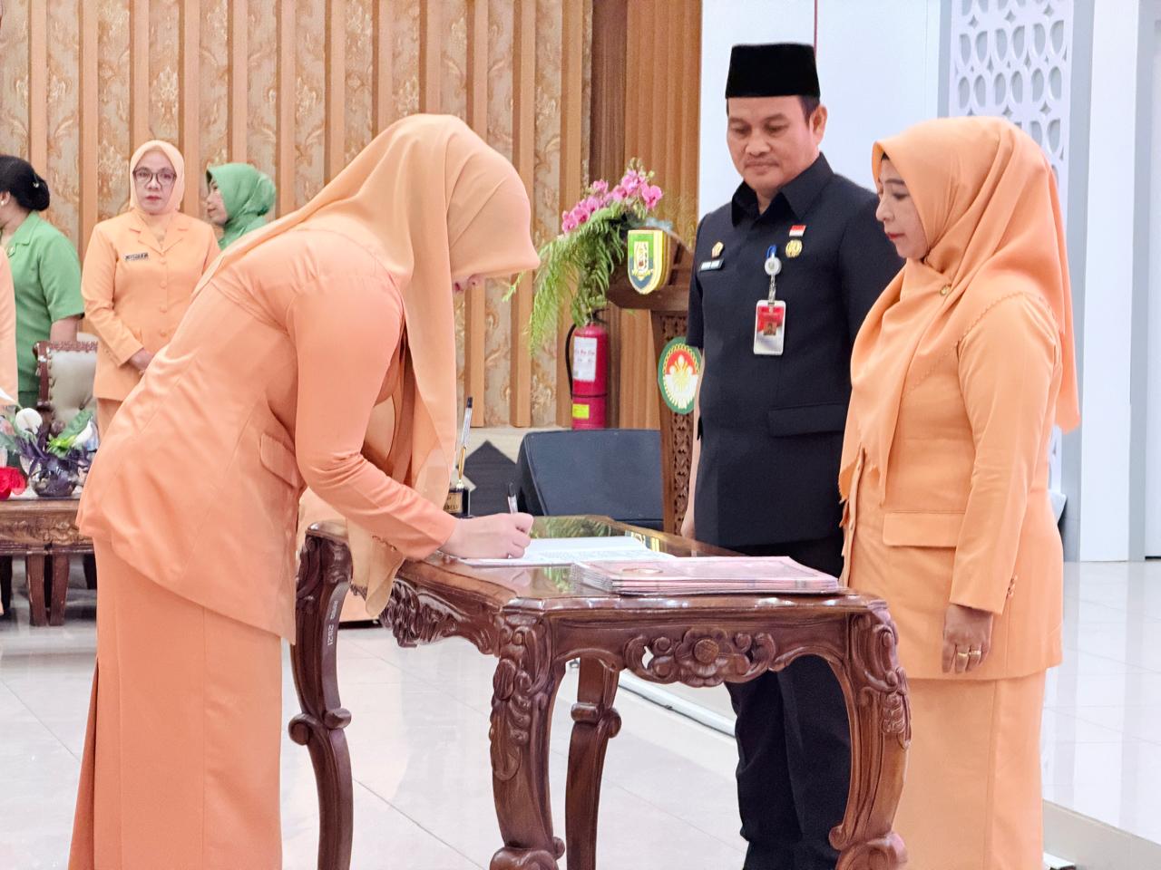 DWP Bengkulu Dikukuhkan di Aula Merah Putih, Herwan Antoni Minta Program Nyata untuk Perempuan dan Keluarga