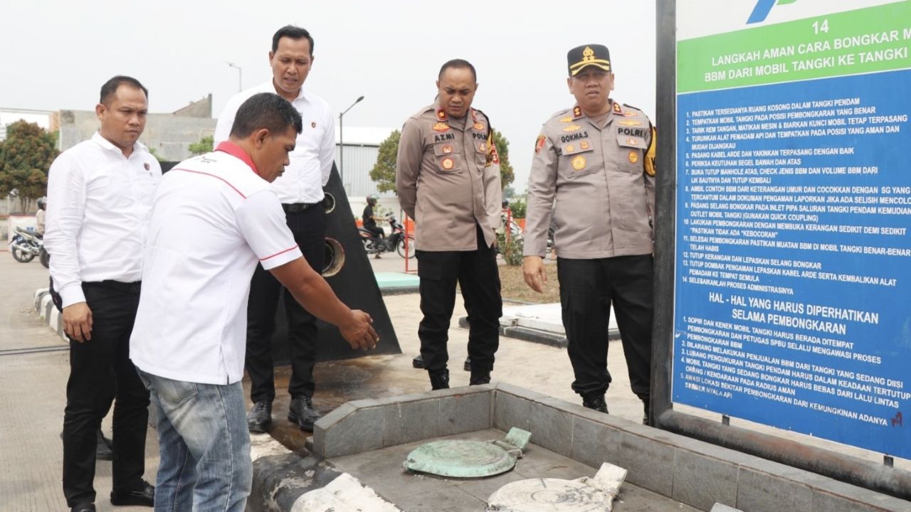 Polres Musi Rawas Cek Stok BBM di SPBU Pedang dan Simpang Gegas, Kapolres Imbau Warga Tak Percaya Hoaks