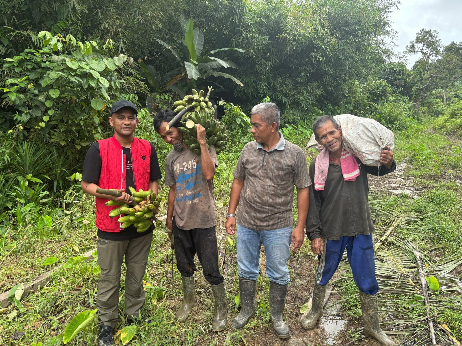 Anggota DPR RI Jamaluddin Idham Tinjau Jalan Pertanian di Simeulue, Minta Pemda Data Kerusakan