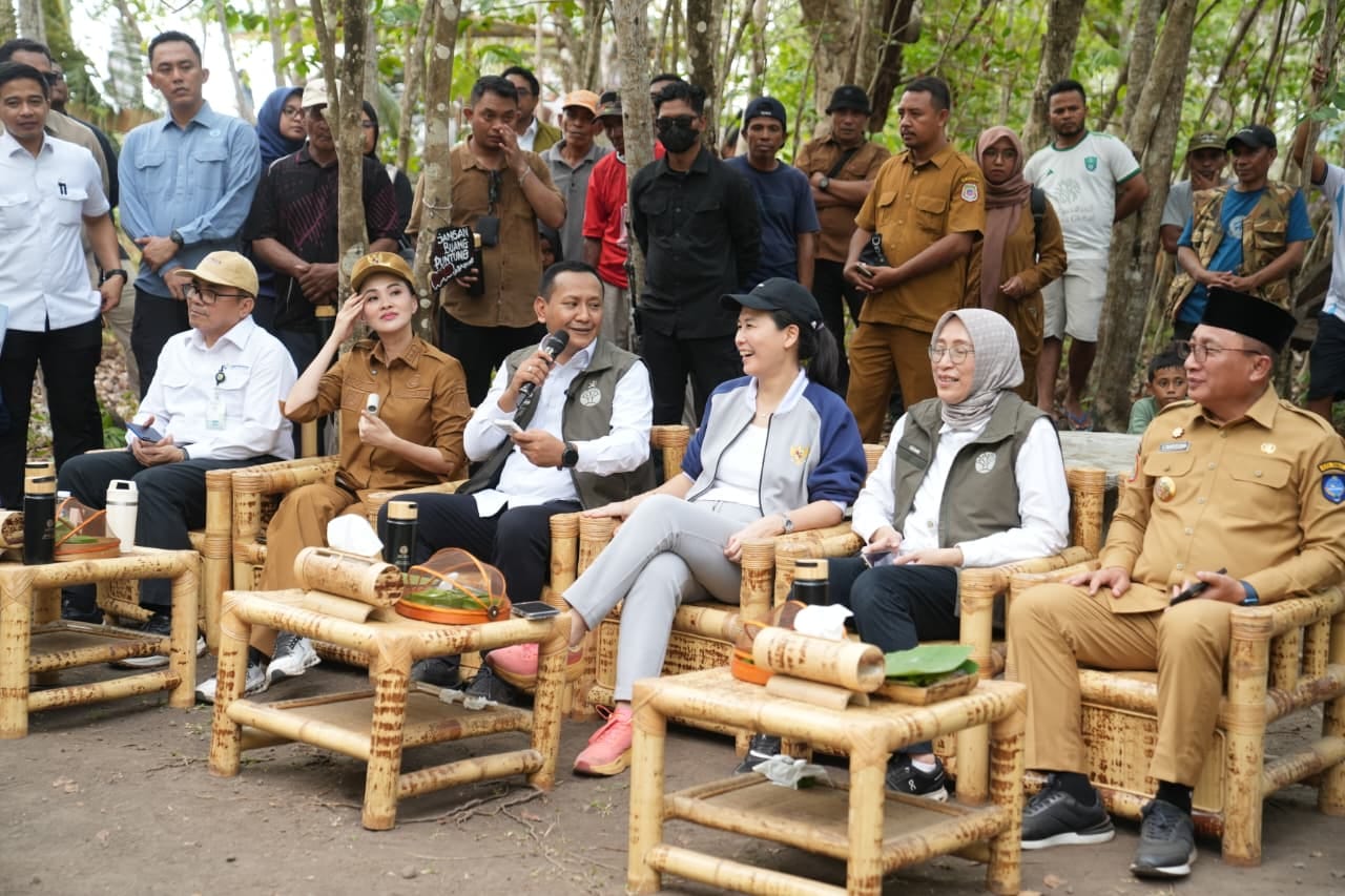Gubernur Malut Apresiasi Perhutanan Sosial Inklusif 1.400 Hektare di Pulau Tareba, 90 Persen Penerima SK Perempuan