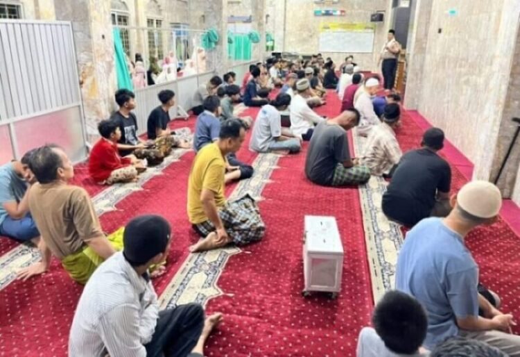 Karo Logistik Polda Sumbar Pimpin Subuh Keliling di Masjid Almarhamah Padang, Soroti Judi Online dan Narkoba
