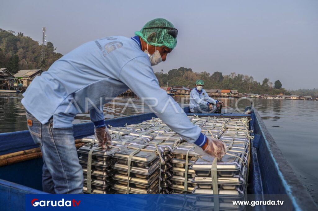 Dua Armada Laut SPPG Garuda Bakti Nusantara Salurkan 2.356 Paket MBG Harian ke 8 Desa di Halmahera Selatan