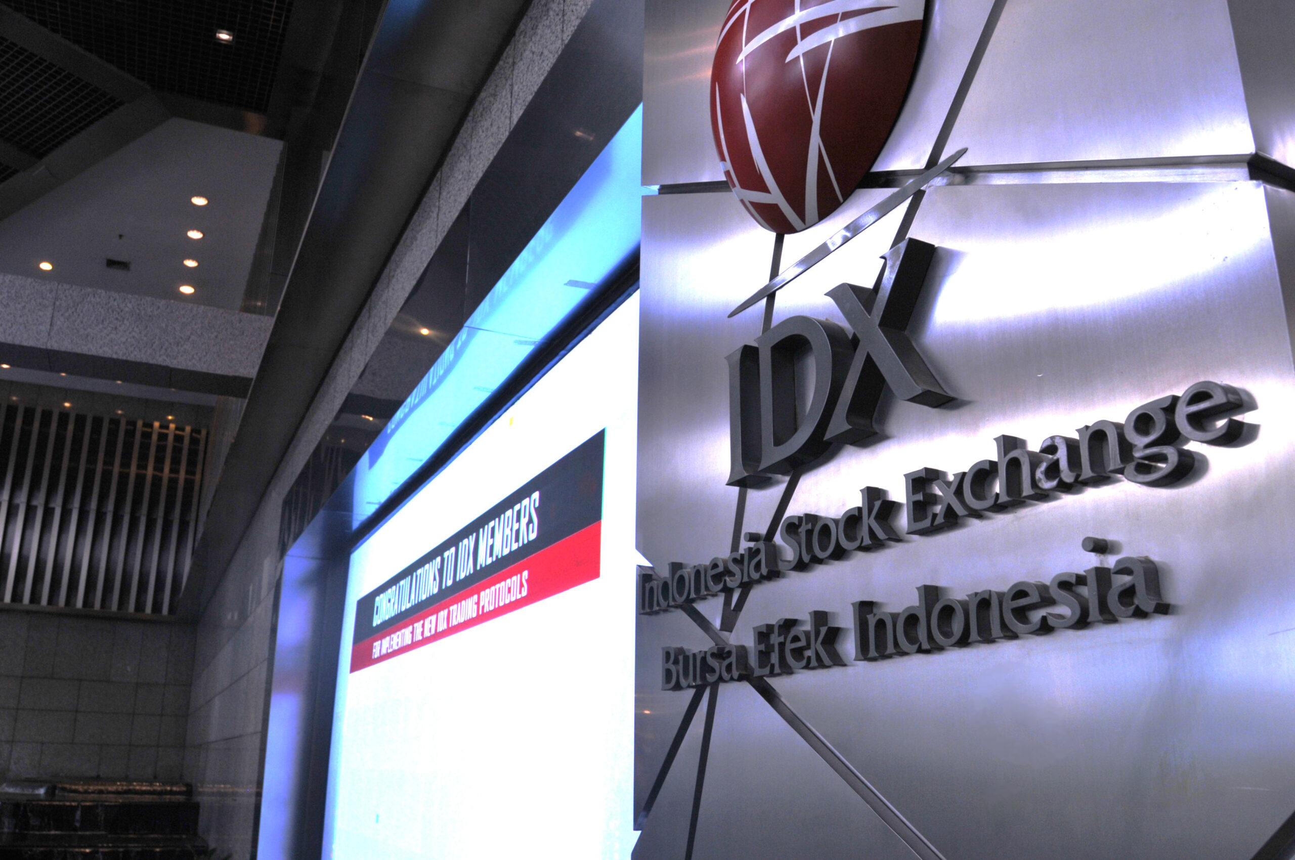 IHSG Turun 1,22% ke 5.373,09, Rupiah Melemah Empat Hari Beruntun