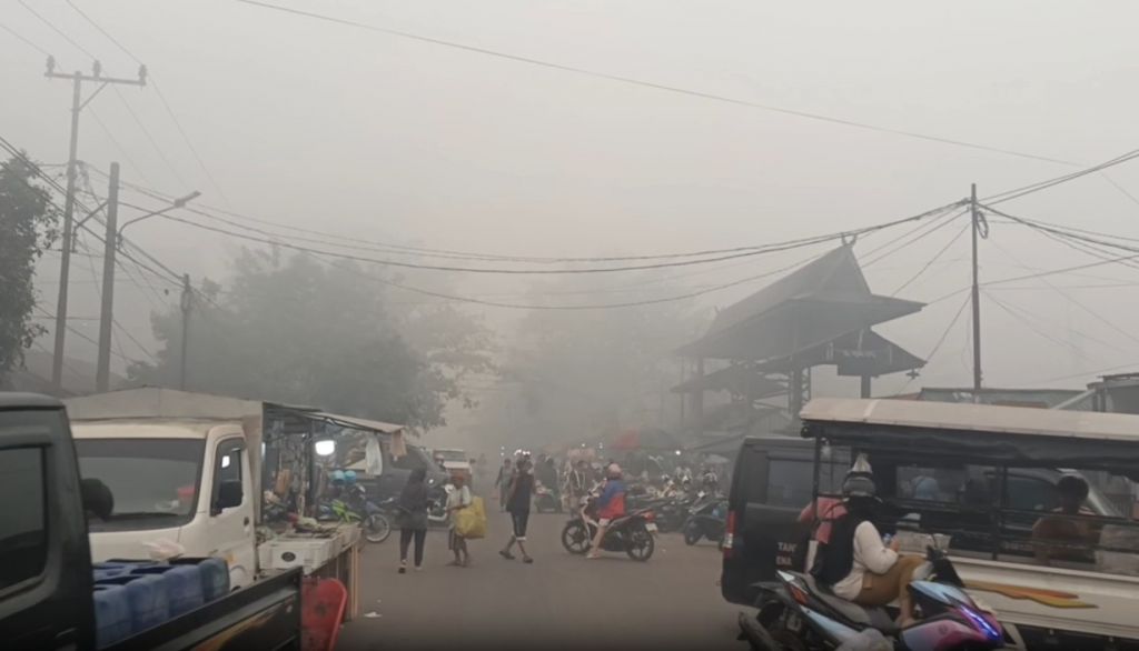 Asap Karhutla Selimuti Sampit, Jarak Pandang di Bawah 200 Meter dan Siswa Belajar dari Rumah