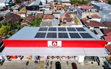 Alfamidi Operasikan 49 PLTS Atap, Hemat Listrik Rp 7,9 Miliar