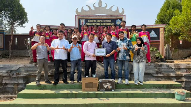PTPN I Regional 7 Salurkan Komputer hingga Meja Kantor ke 4 Sekolah dan Kantor Kampung di Way Kanan