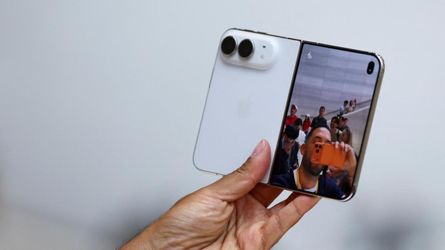 Apple Konfirmasi Layar iPhone Duo Retak di Engsel, Buka Program Penggantian