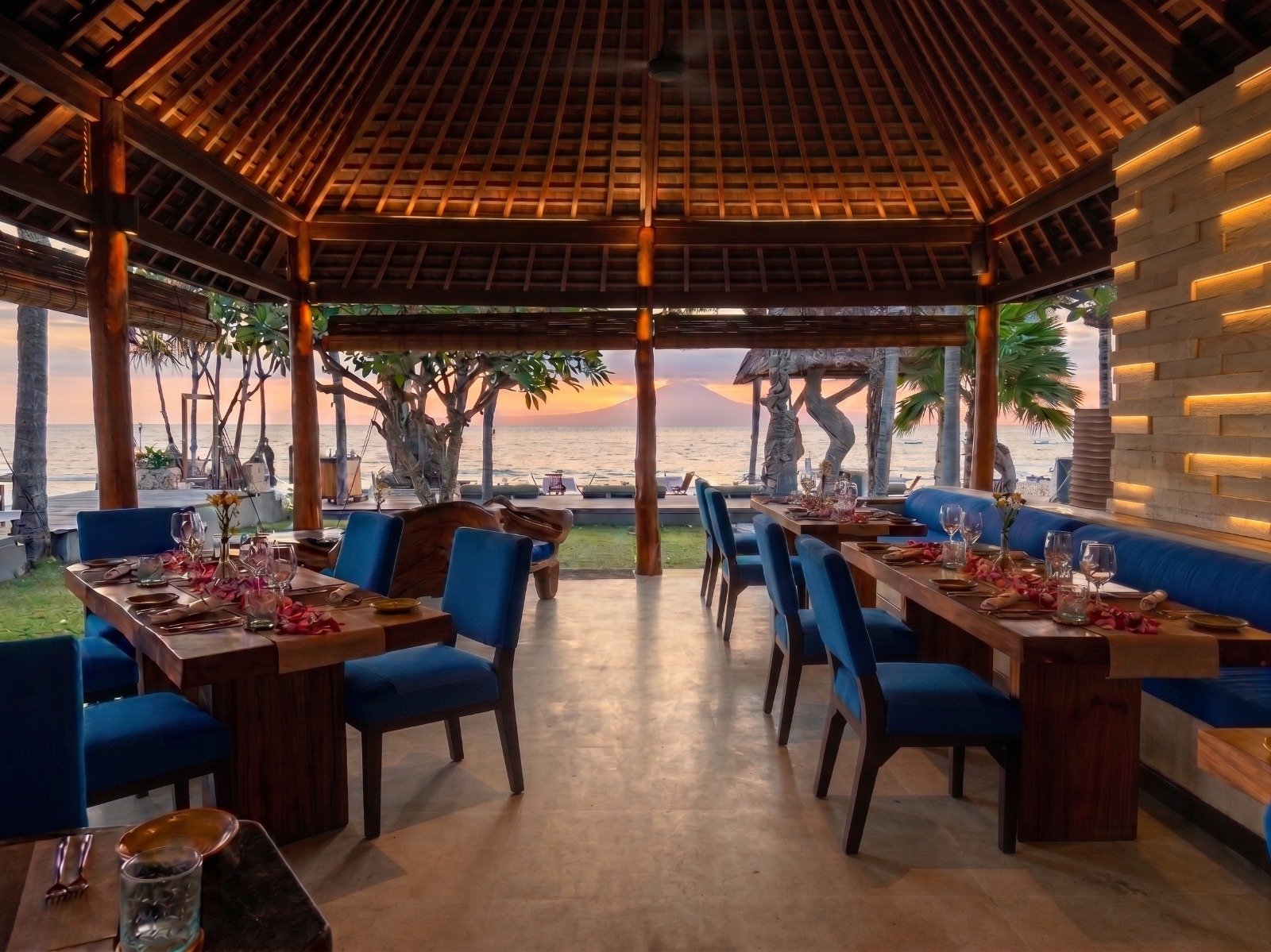 Qerang di Qunci Villas Senggigi Lombok, Fine Dining Tepi Pantai Mangsit