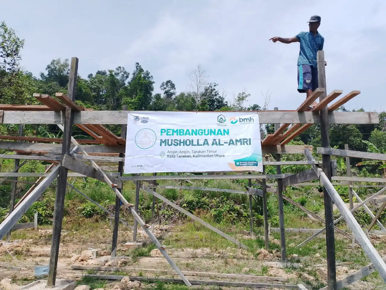 LAZNAS BMH Kaltara Bangun Musholla Al-Amri di Pesantren Tahfidz Hidayatullah Tarakan, Material Dipikul 500 Meter