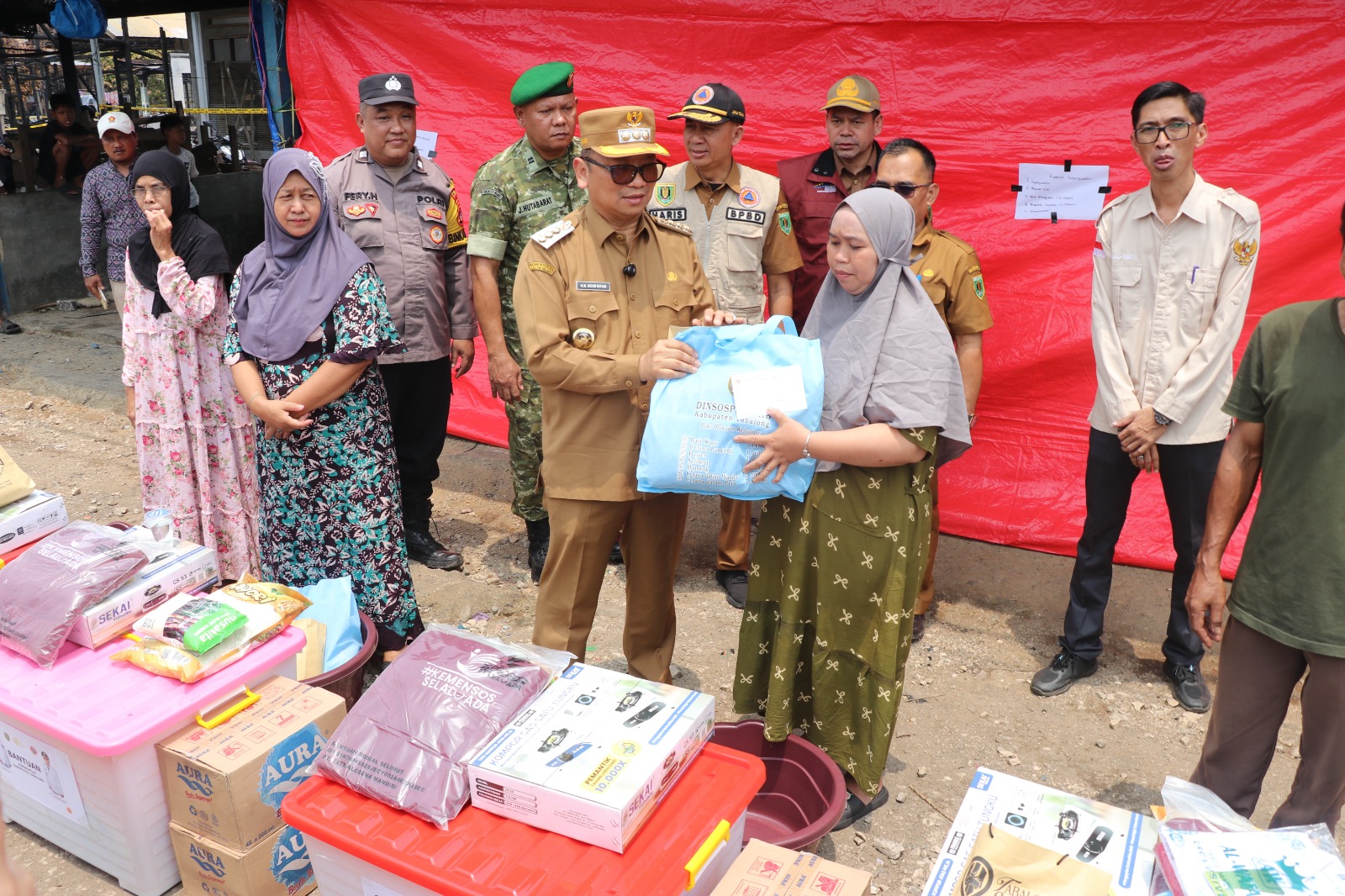 Bupati Tabalong Salurkan Bantuan ke Korban Kebakaran Muara Uya, 15 Rumah Terdampak dan 12 Segera Diperbaiki