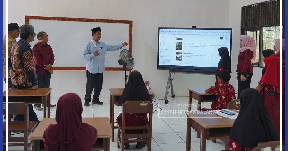 BPMP Kalsel Tinjau Revitalisasi 28 Sekolah di Balangan, Papan Digital Mulai Dipakai di Kelas