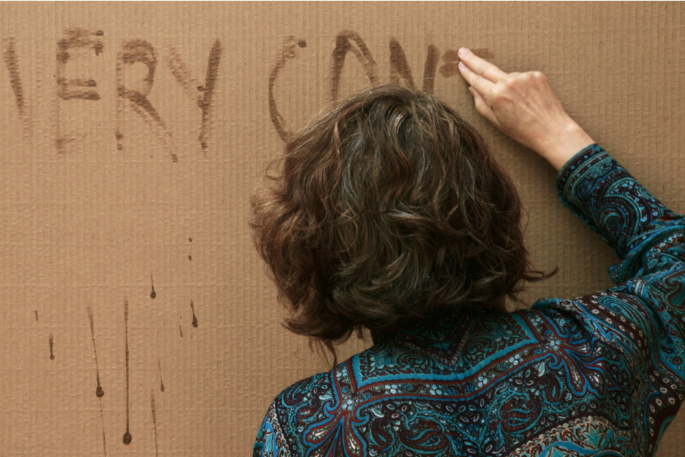 Lynne Sachs Bongkar Misteri Kartu Nama di Film Every Contact Leaves a Trace
