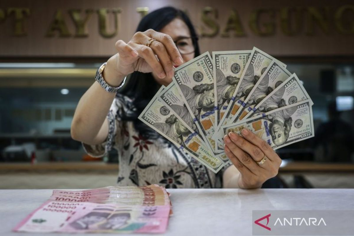 Rupiah Melemah 18 Poin ke Rp18.174 per Dolar AS di Pembukaan Perdagangan Rabu