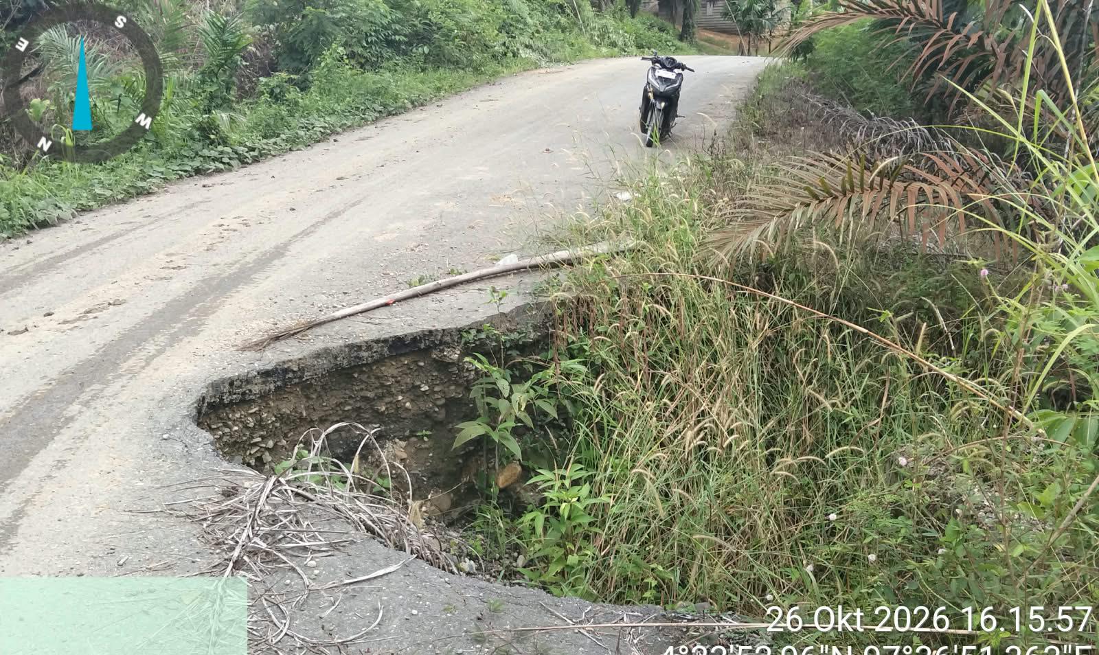 Jalan Peureulak–Lokop Segmen II Putus 60 Meter di Aceh Timur, 19 Titik Rusak dan Warga Terpaksa Bayar Jalur Darurat