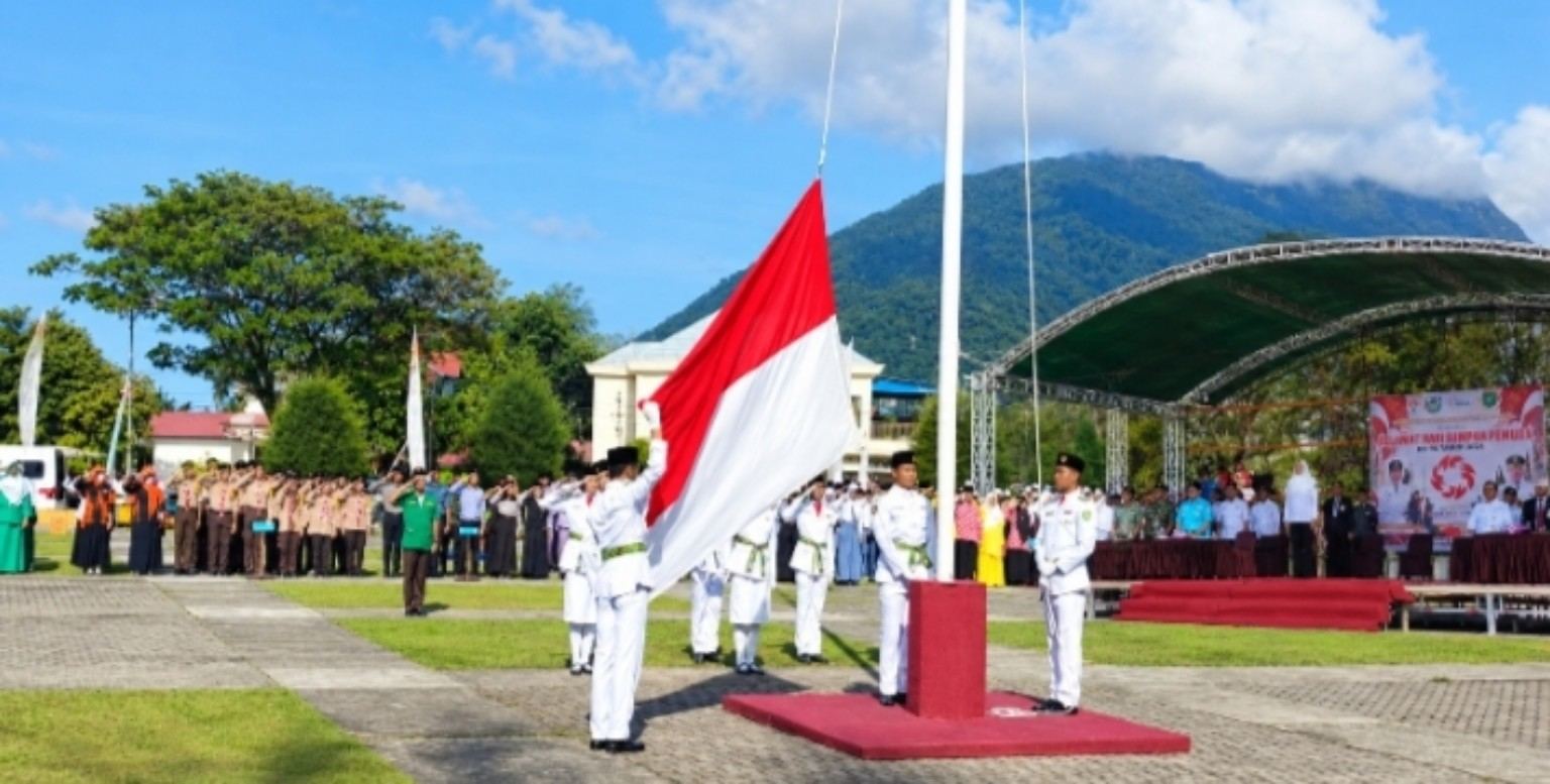 Bupati Natuna Cen Sui Lan Pimpin Upacara Sumpah Pemuda ke-98 di Pantai Piwang, Tekankan 3 Karakter Generasi Muda