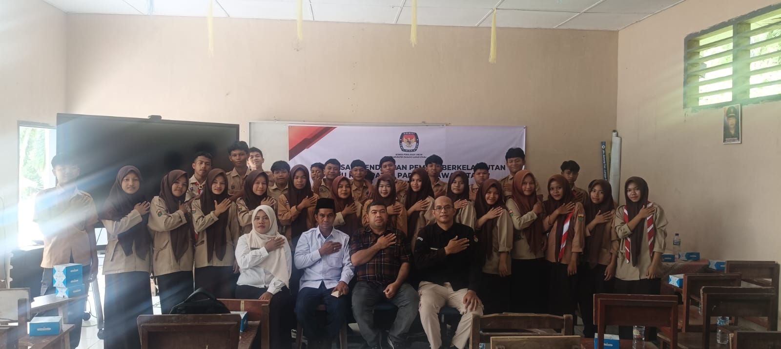 Ketua PWI Padang Lawas Utara Jadi Narasumber Jurnalistik Pemilu bagi Puluhan Pelajar SMKS Tondini Nusantara