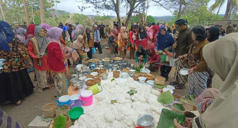Sedekah Bumi Pasekan Wonogiri Digelar di Petilasan Syekh Bela-Belu, Warga Sebar Koin Rp1.000 Sambut Musim Tanam