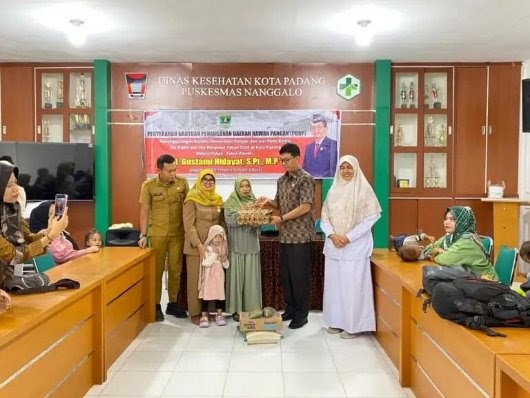 Gustami Hidayat Salurkan Bantuan Pangan di 2 Puskesmas Padang, Ibu Hamil dan Balita Jadi Prioritas