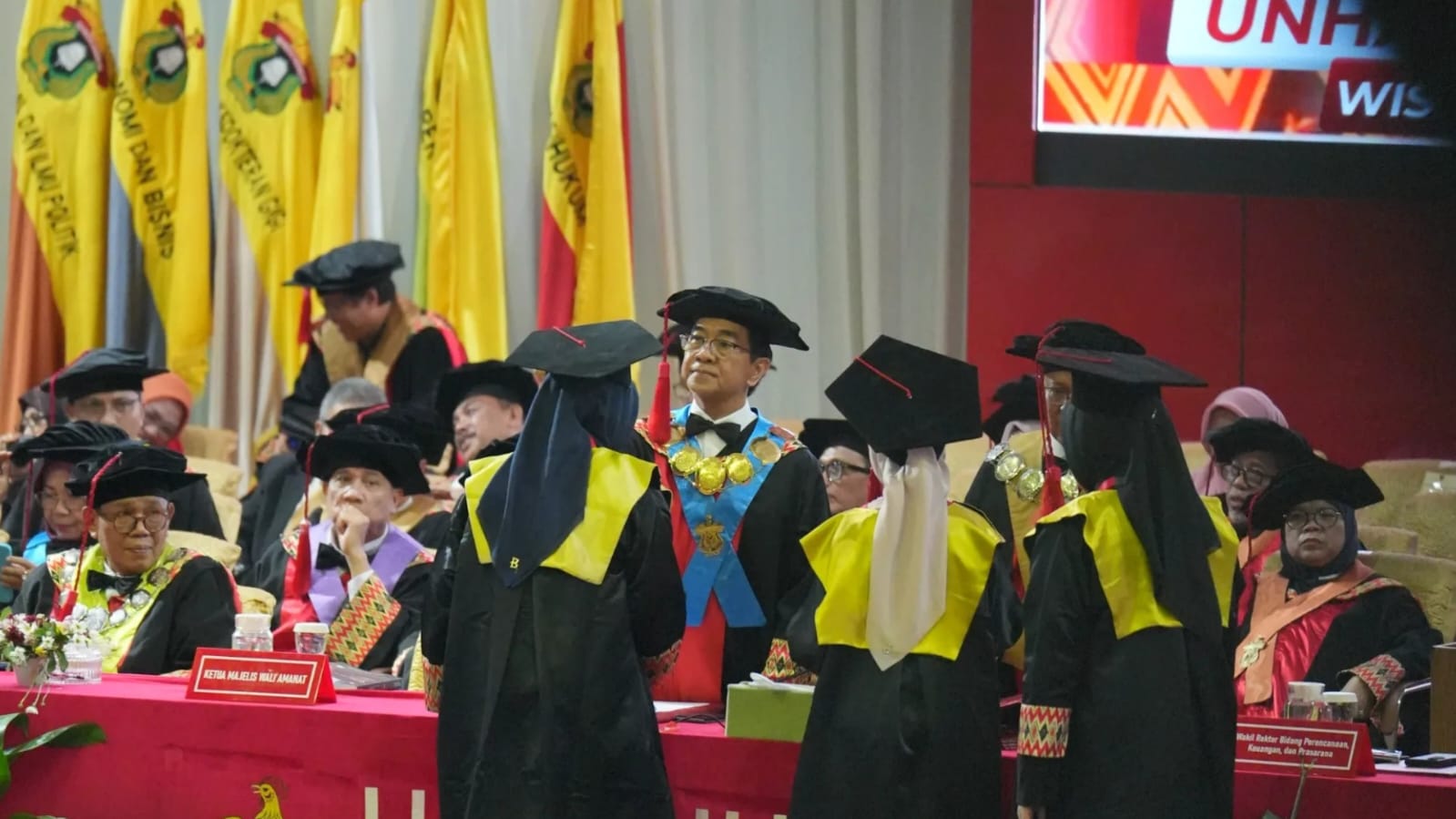 Rektor Unhas Prof JJ Minta 1.607 Wisudawan Manfaatkan Ilmu untuk Bantu Warga, Soroti Tiga Tantangan