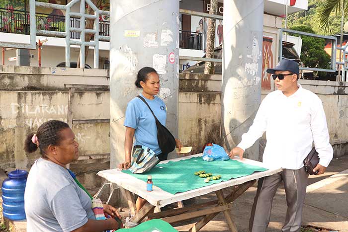 Imam Khoiri Dampingi Komisi C DPR Kota Jayapura Sosialisasi Perda PKL, Mama-Mama Papua Minta Bantuan Sarana Usaha