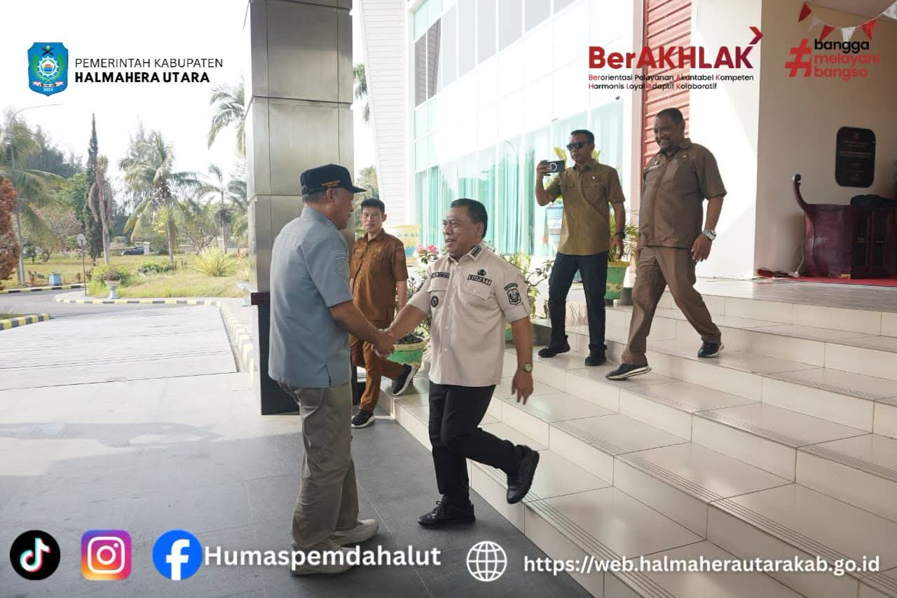 Wagub Maluku Utara Sarbin Sehe Tinjau SLB Gosoma dan Jalan Desa Popon di Halmahera Utara