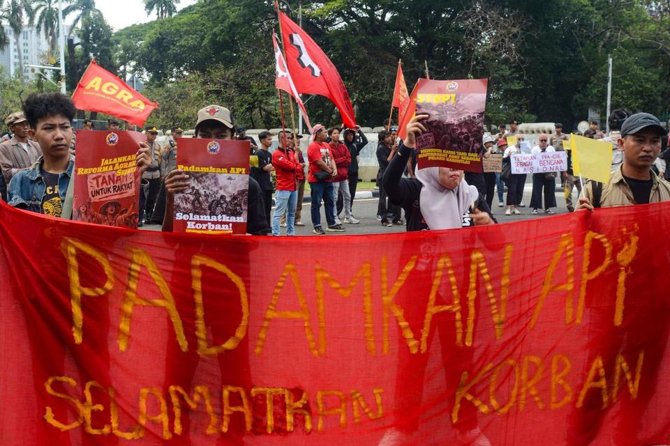 BEM UI dan Brand New Indonesia Serukan Status Bencana Nasional Karhutla di Bundaran HI