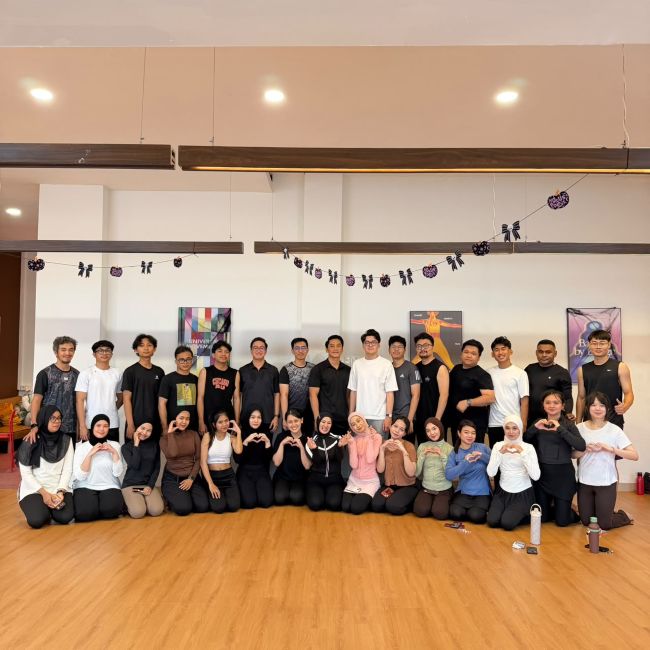 The Reiz Suites Medan Gelar Couple Yoga, 28 Pasangan Ikut Aktifkan Wanderlust Active Club