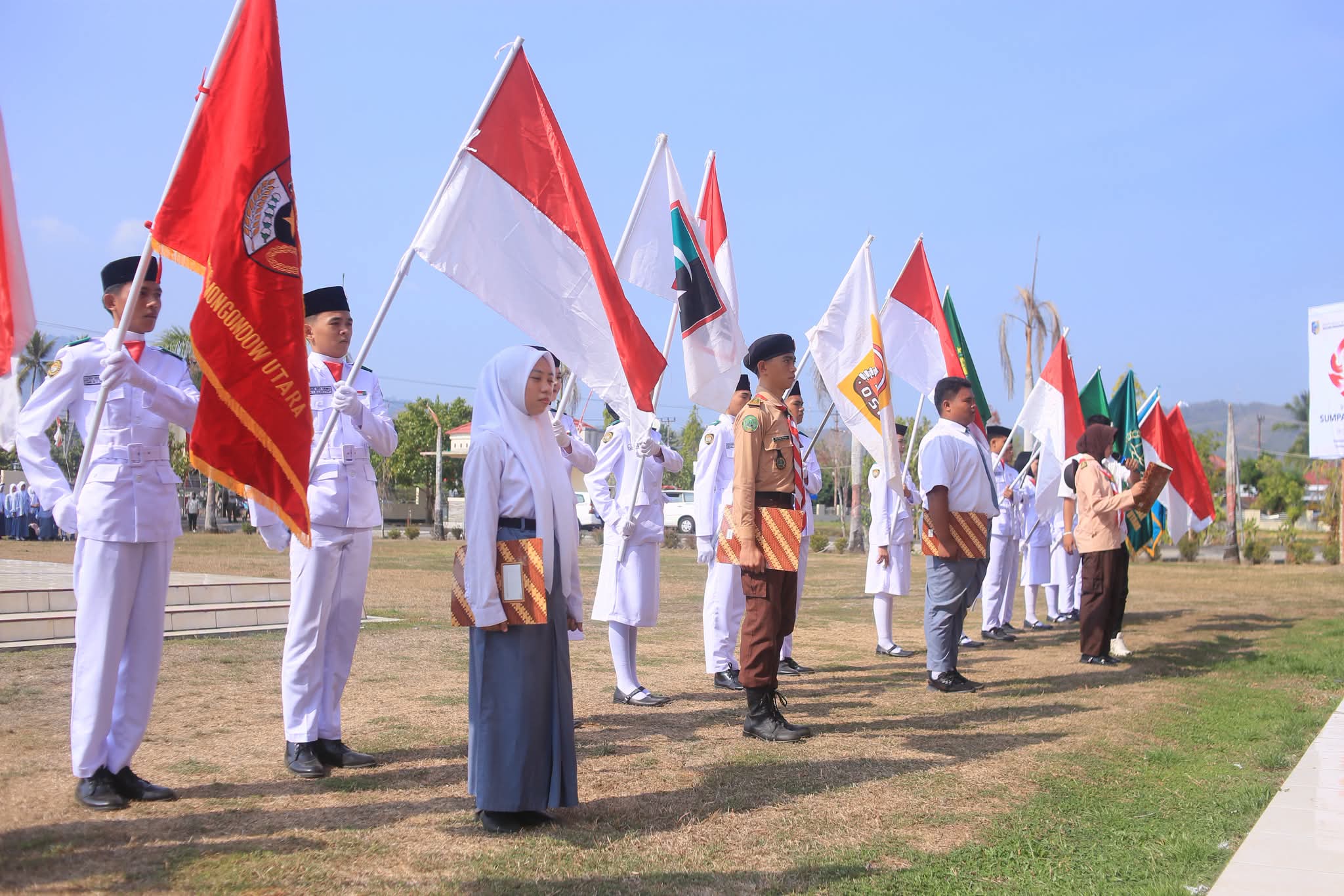 Peringati Sumpah Pemuda ke-98, Pemkab Bolmut Salurkan Bansos ke 60 Anak Yatim dan Korban Bencana