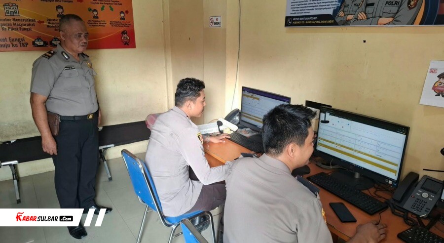 Kasubbag Dalops Polresta Mamuju Cek Kesiapan Personel Call Center 110, Tekankan Layanan Cepat dan Sesuai Prosedur