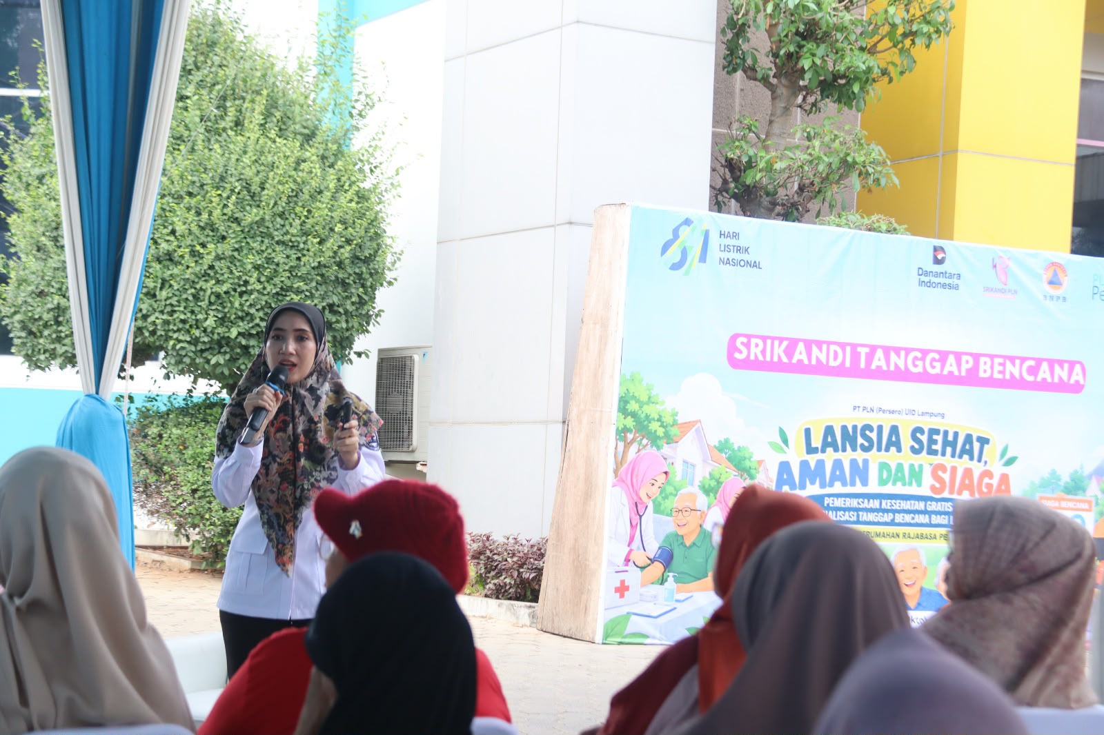 Srikandi PLN UID Lampung Gelar Pemeriksaan Kesehatan Gratis dan Edukasi Siaga Bencana untuk Lansia di Rajabasa Permai