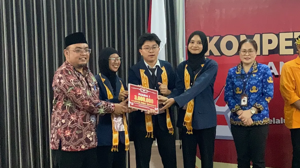 KPU Balikpapan Uji Nalar 7 Kampus lewat Kompetisi Debat Demokrasi, STIEPAN Juara Pertama