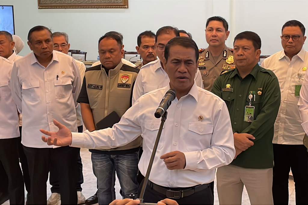 Mentan Bongkar Oplos Beras SPHP 600 Ton, 8 Pejabat Bulog Dicopot